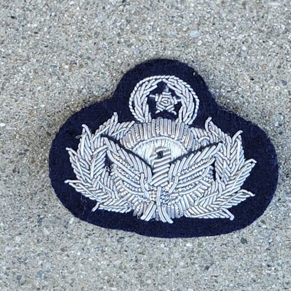 Vtg US Air Force Embroidered Patch Pin - Picture 1 of 4